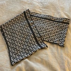Michael kors infinity scarf